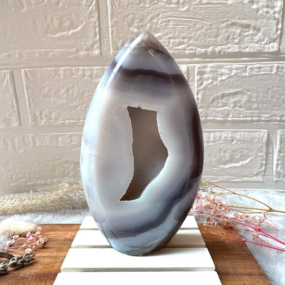 Gorgeous Large Agate with Druzy Flame/Free Form - Picture 4 of 6